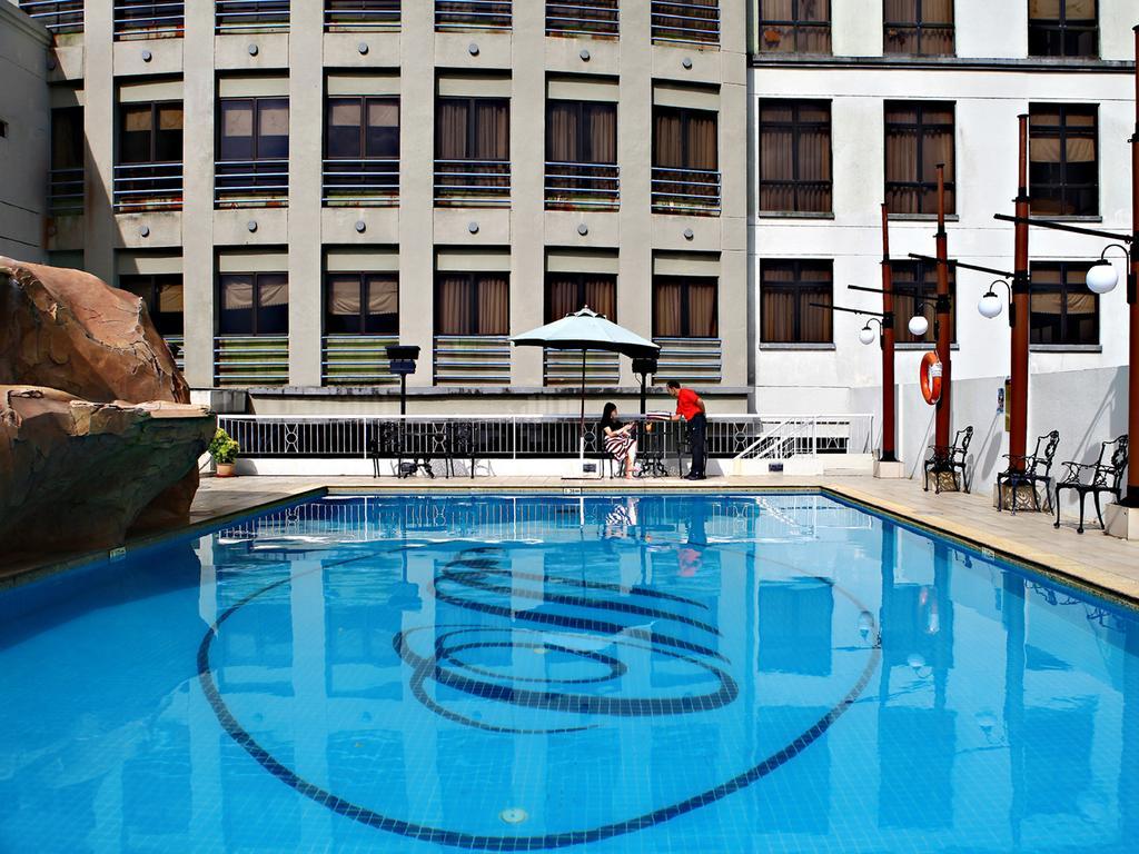 Merdeka Palace Hotel&Suites Kuching Buitenkant foto